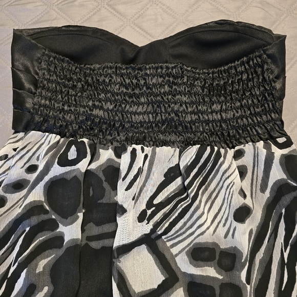 New without tags Charlotte Russe strapless bubble bottom top. - Picture 5 of 7